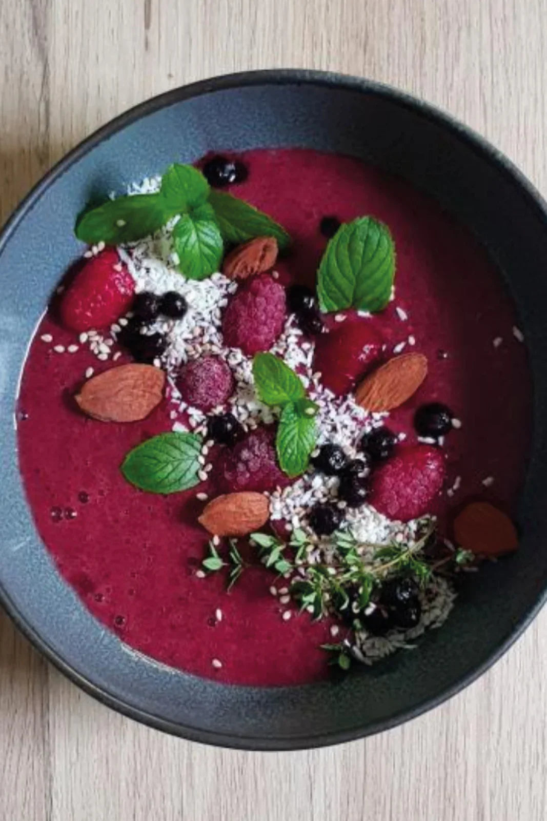 Smoothie bowl aux fruits rouges