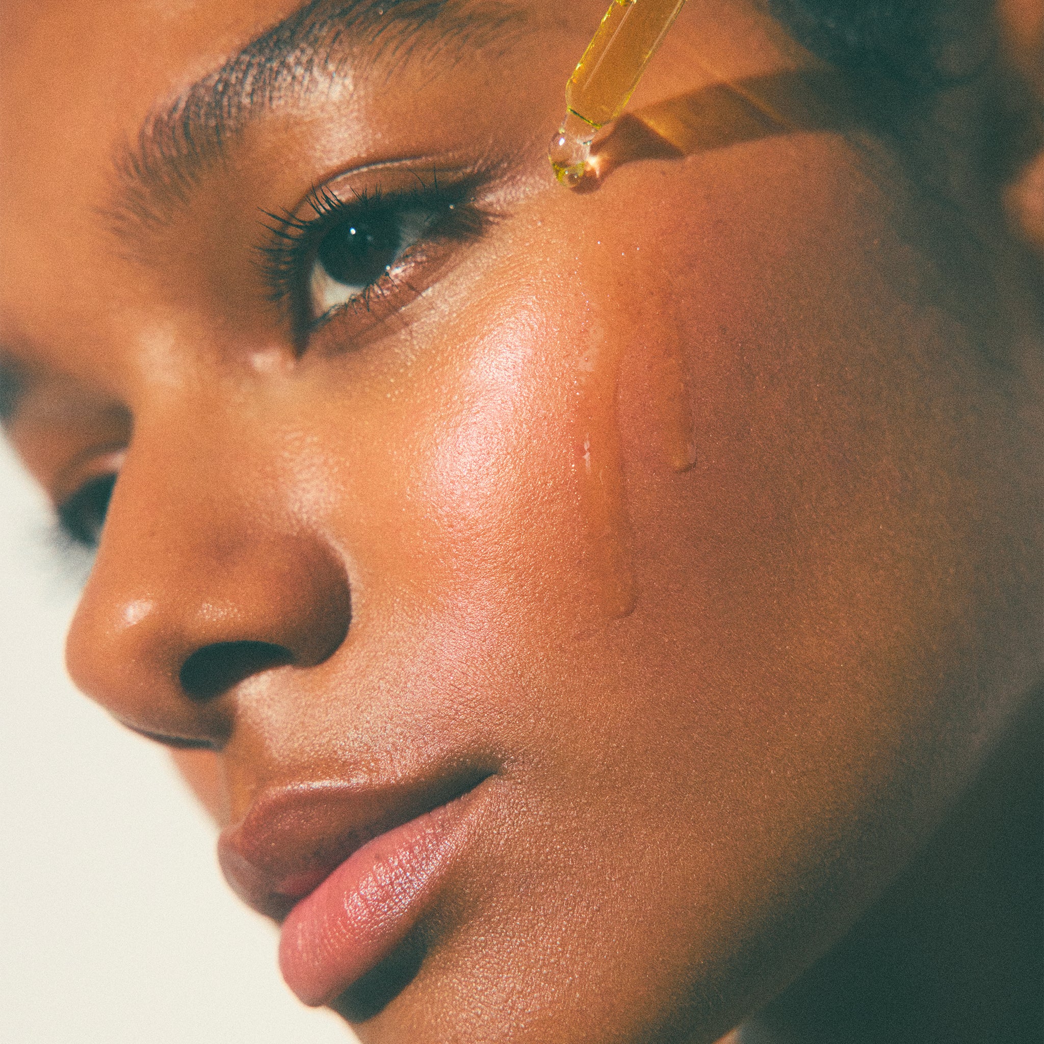 Soin visage éclat et fermeté avec quartz rose et huiles végétales Holidermie