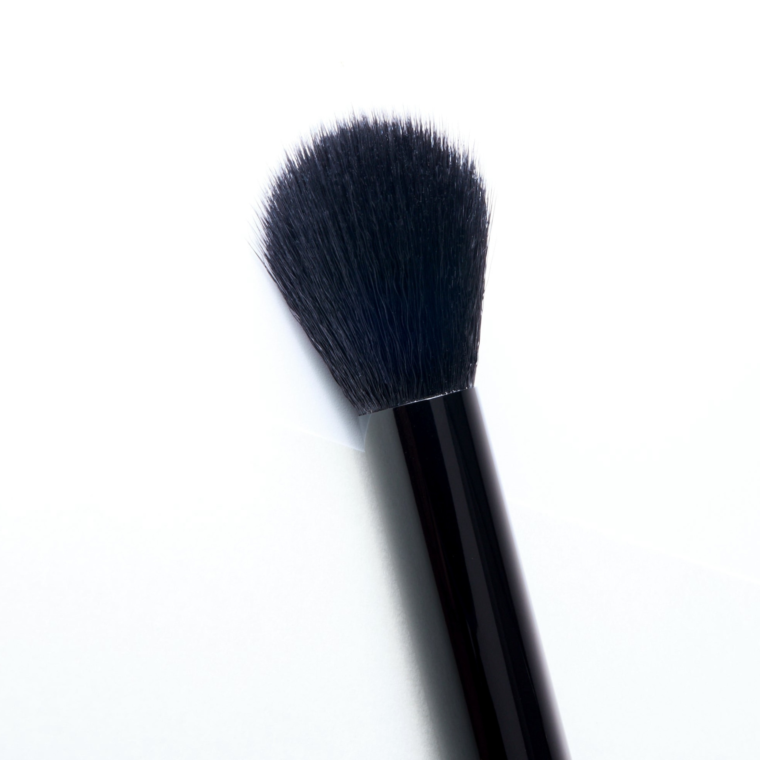 Brush 02 Duo-Fiber Diffuser – Liquid, cream, and gel textures