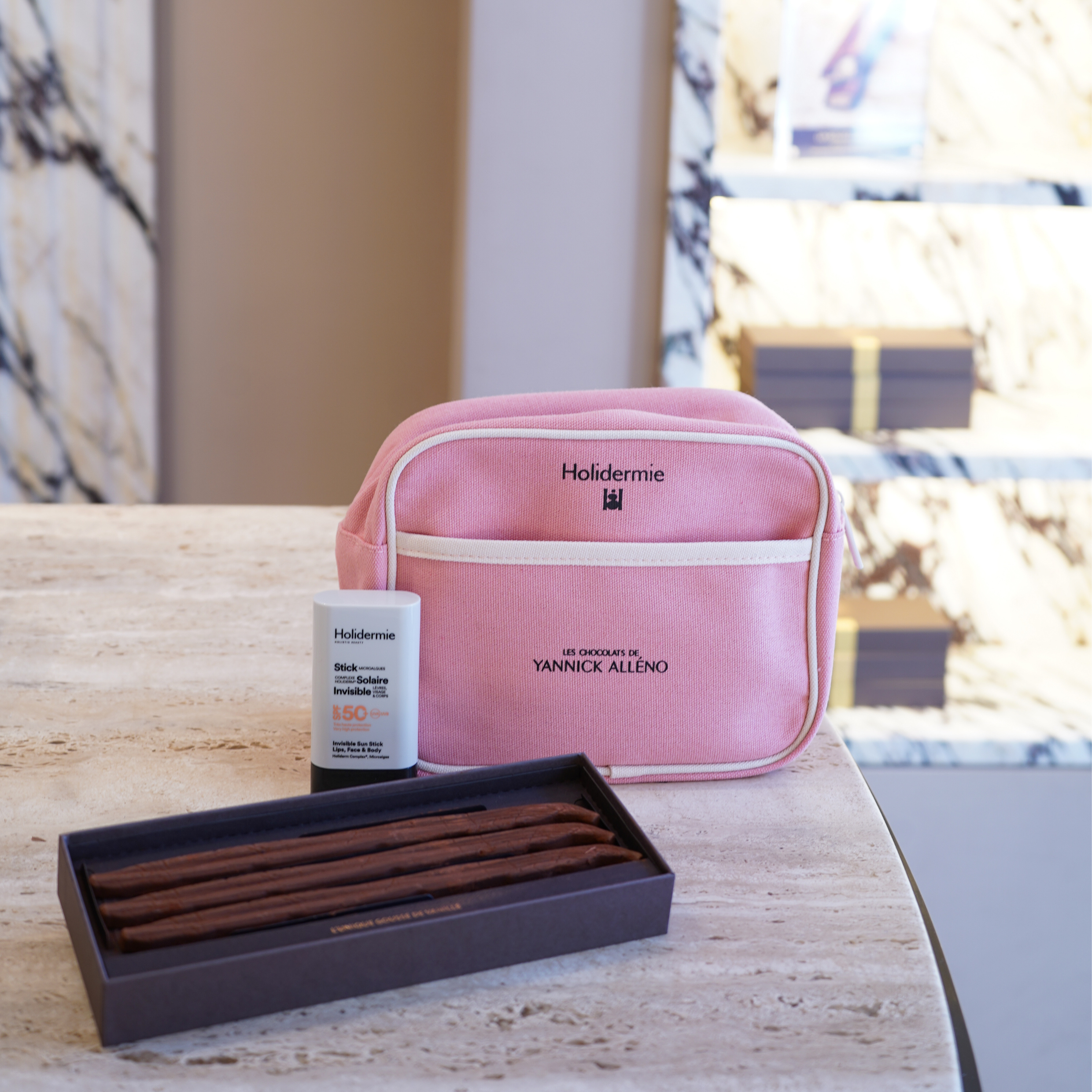 Coffret Fête des Mères Collaboration Holidermie x Les Chocolats de Yannick Alléno. Trousse de voyage gourmande