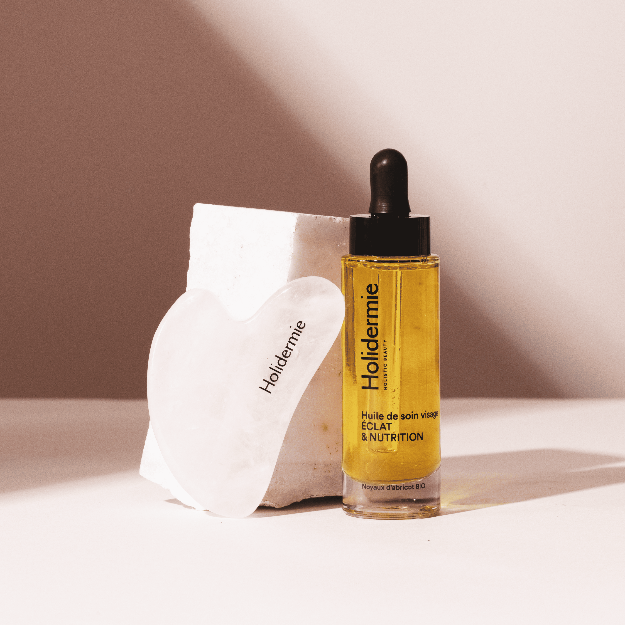 Routine visage liftante et repulpante pour lisser les contours du visage Holidermie